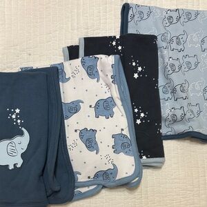 4 Pack of The Peanutshell burping cloths